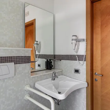 Otel B&B Hotel Modena